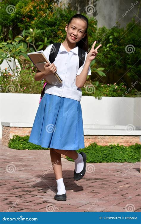 Cute Pinay student etits ang lunch sa boarding house.
